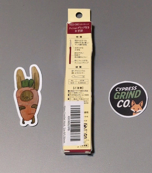 Tulip Etimo Red Crochet Hook 8/0 (5.00mm) – Cushion Grip Handle, Made in Japan