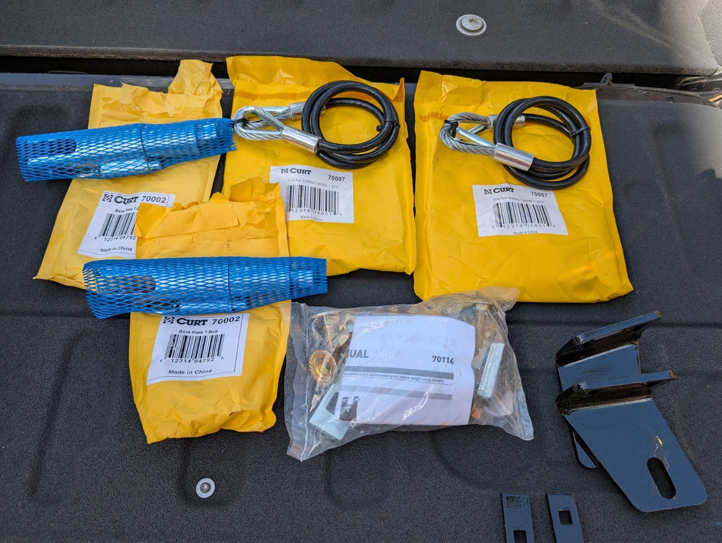 CURT 70114 Custom Tow Bar Base Plate Brackets for Dinghy Towing, Ford Explorer