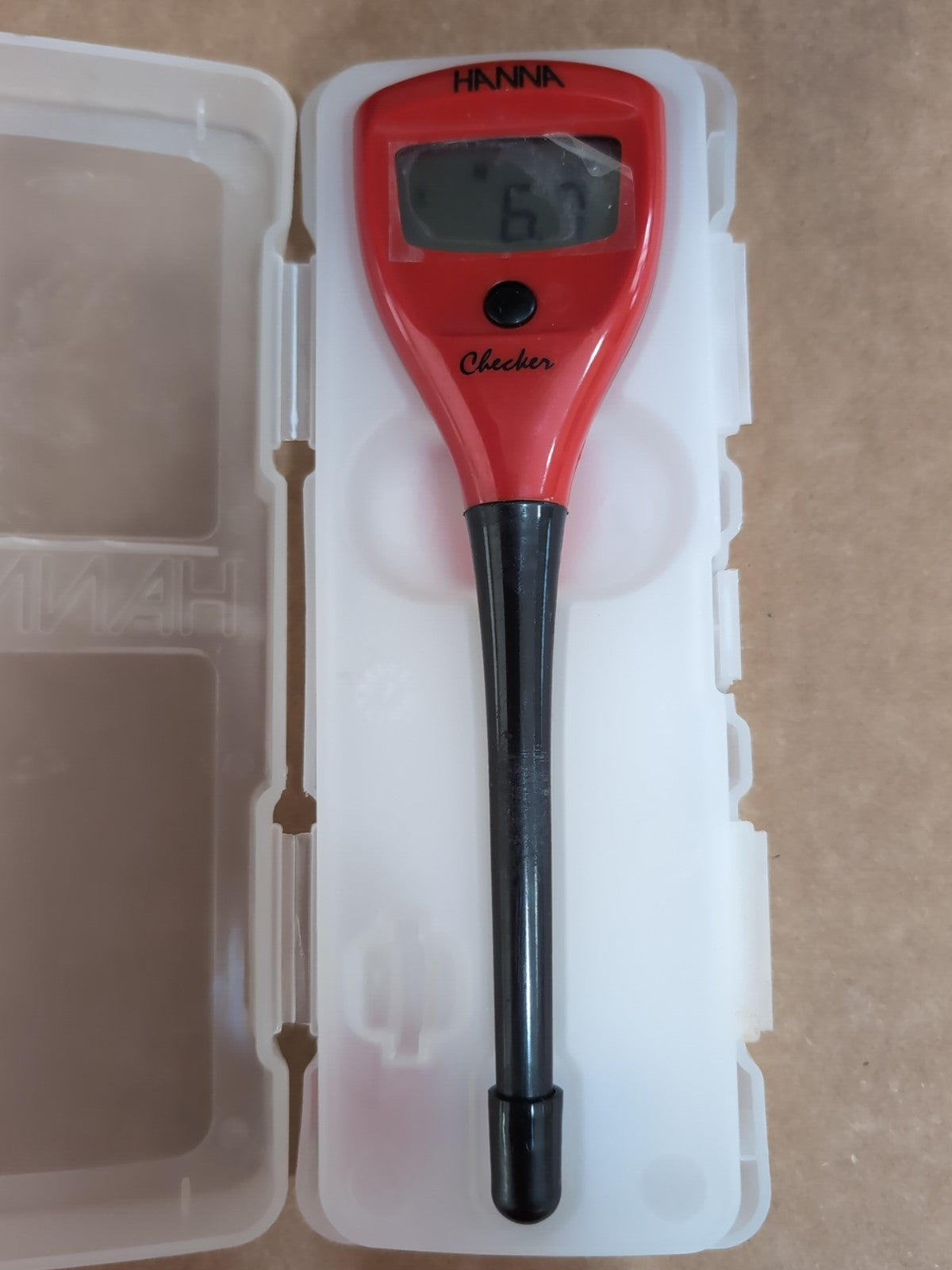 Hanna Instruments HI98103 Checker pH Tester With Cleaning & Calibration Solution
